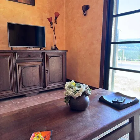 Casa 2 Con Piscina Y Cenador Al Aire Libre Hébergement de vacances *